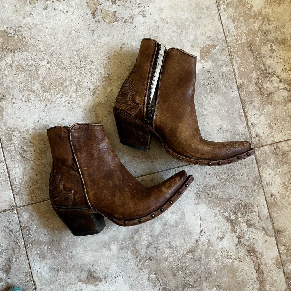 Ariat 8.5 Ankle Booties
